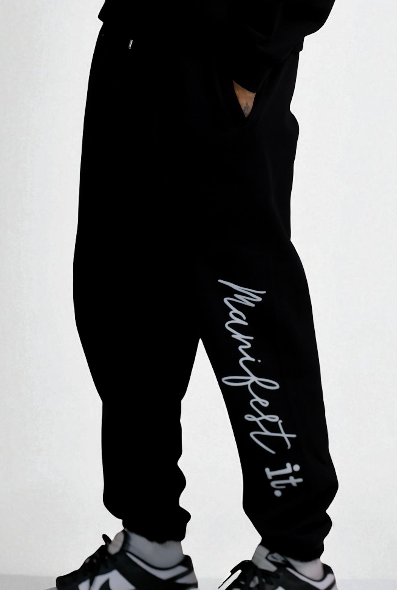 MANIFEST IT SWEATS - BLACK